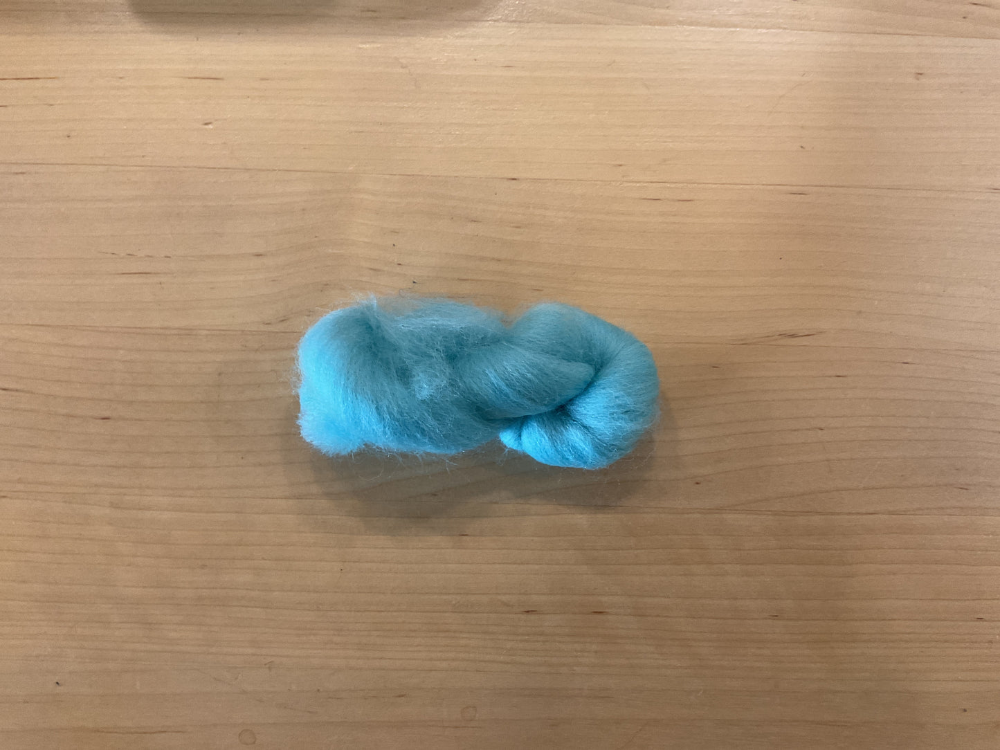 Brown Sheep Wool roving (5 grams)