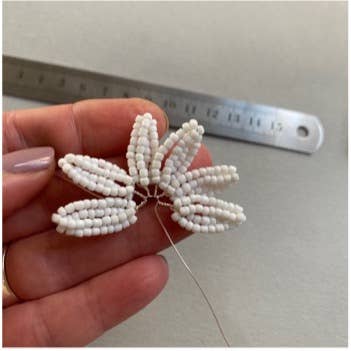 Beaded Flower Craft Kit - Daisy. A creative gift idea.