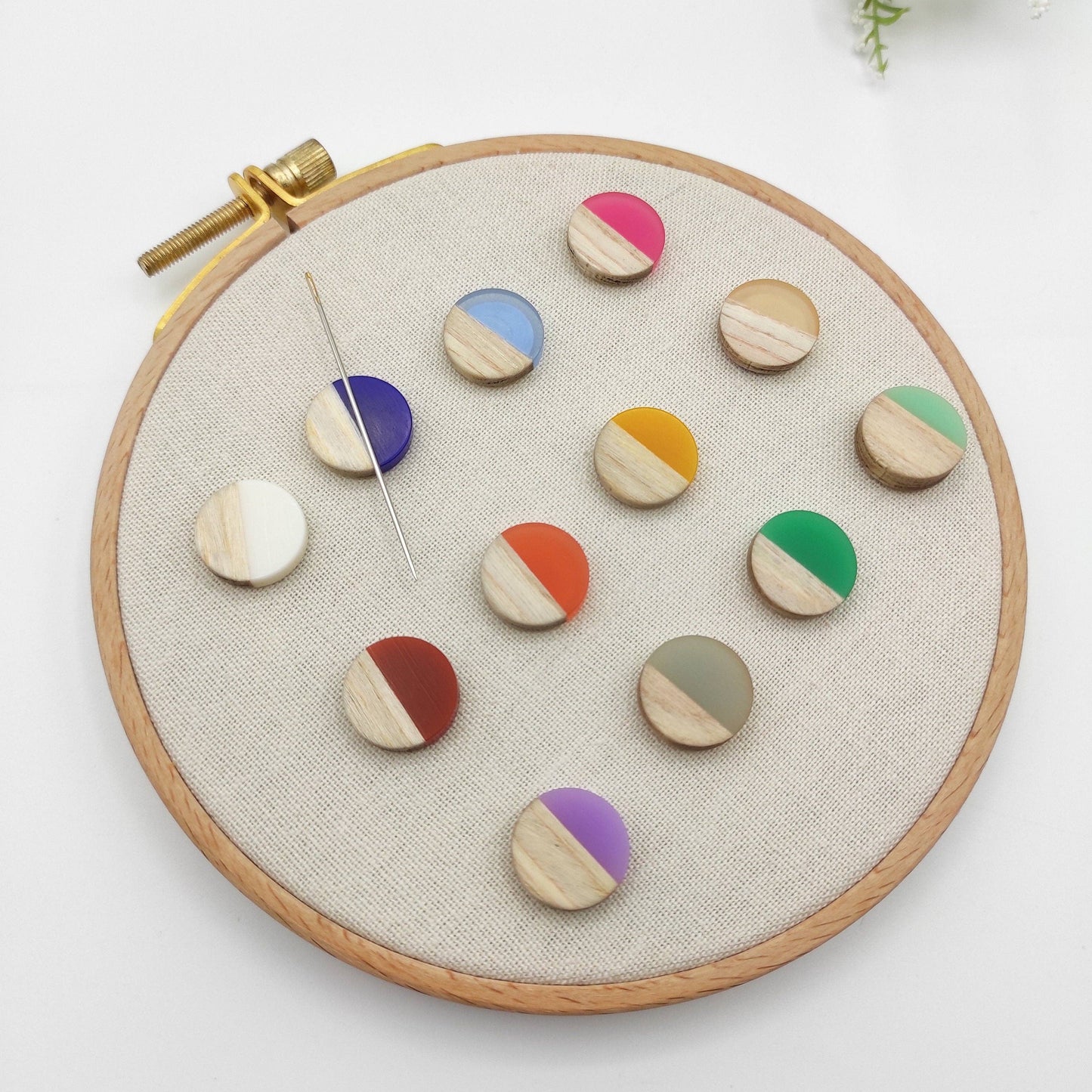 Small Round  needle minder