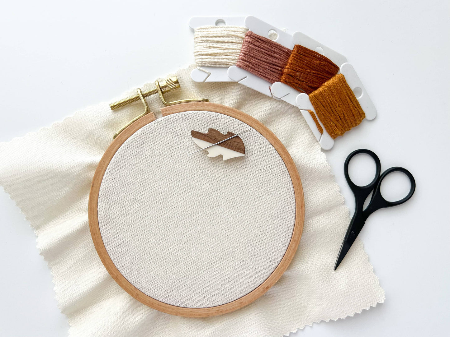 Leaf magnetic needle minder, needle magnet