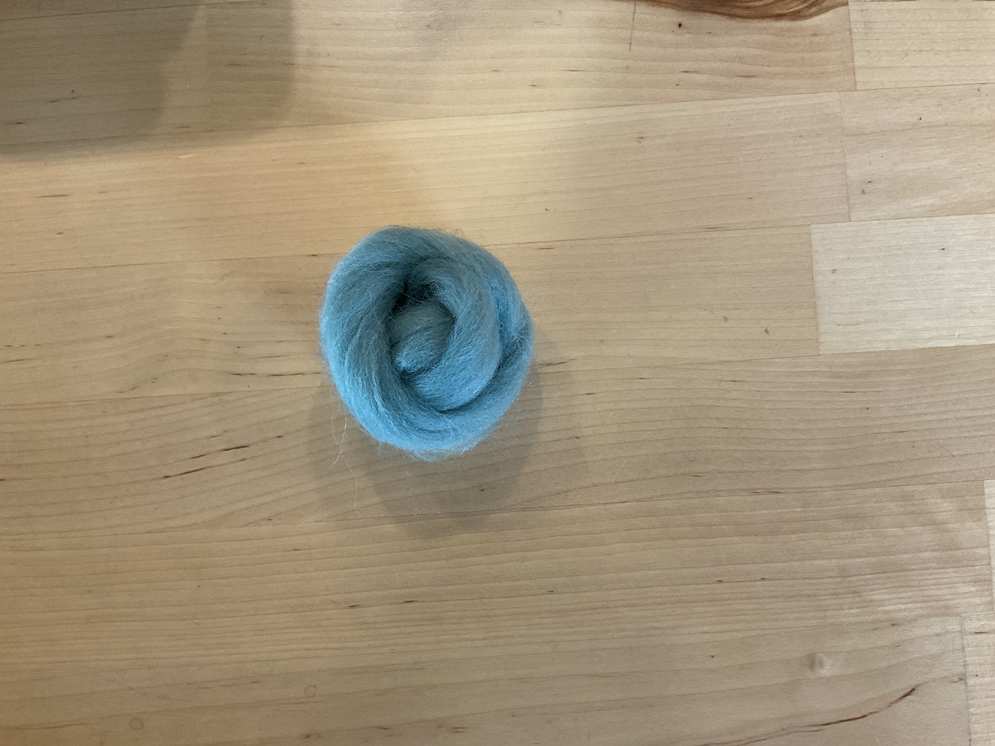 Brown Sheep Wool roving (5 grams)