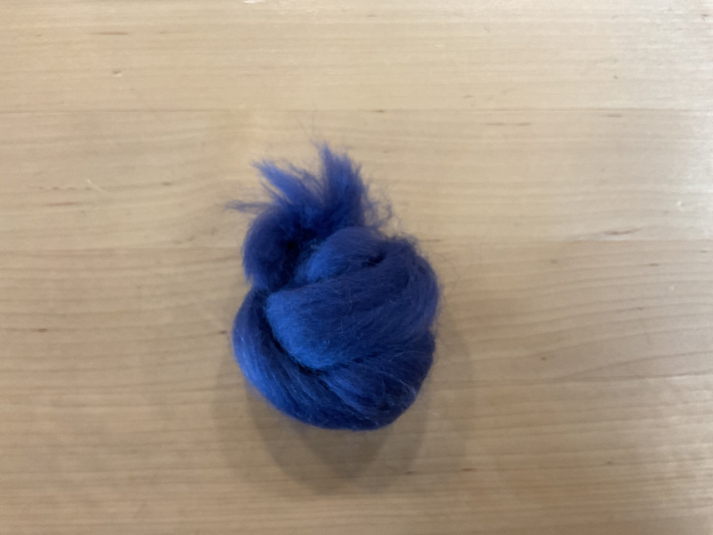 Brown Sheep Wool roving (5 grams)