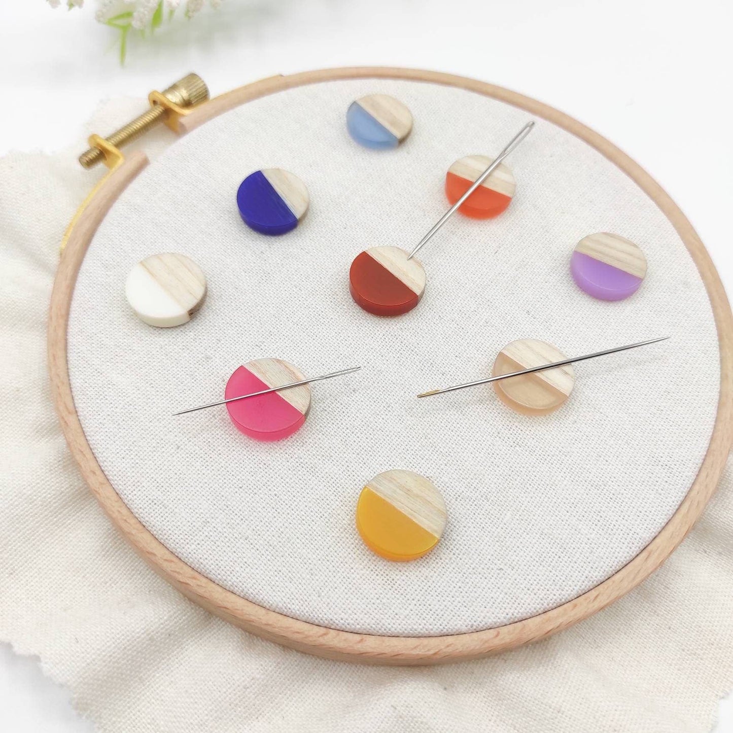 Small Round  needle minder