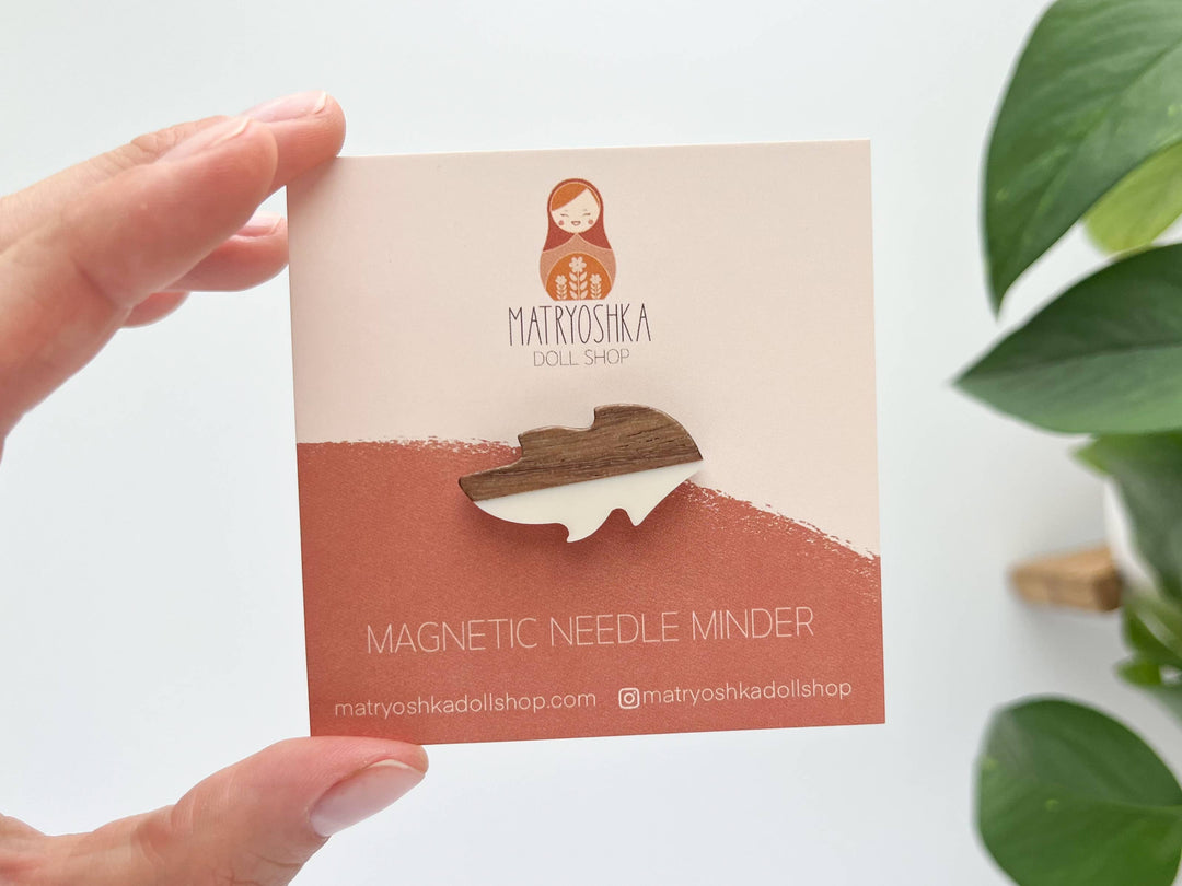 Leaf magnetic needle minder, needle magnet