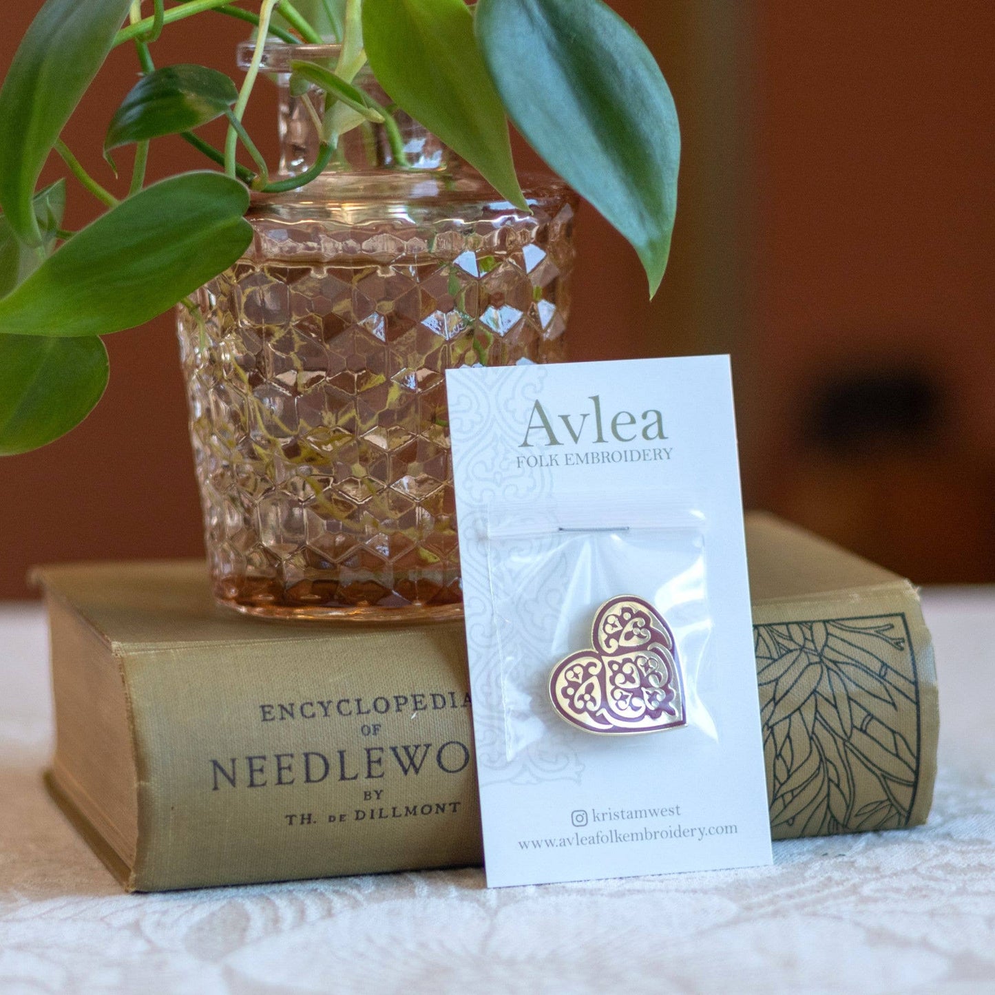 Needle minder Byzantine Rose