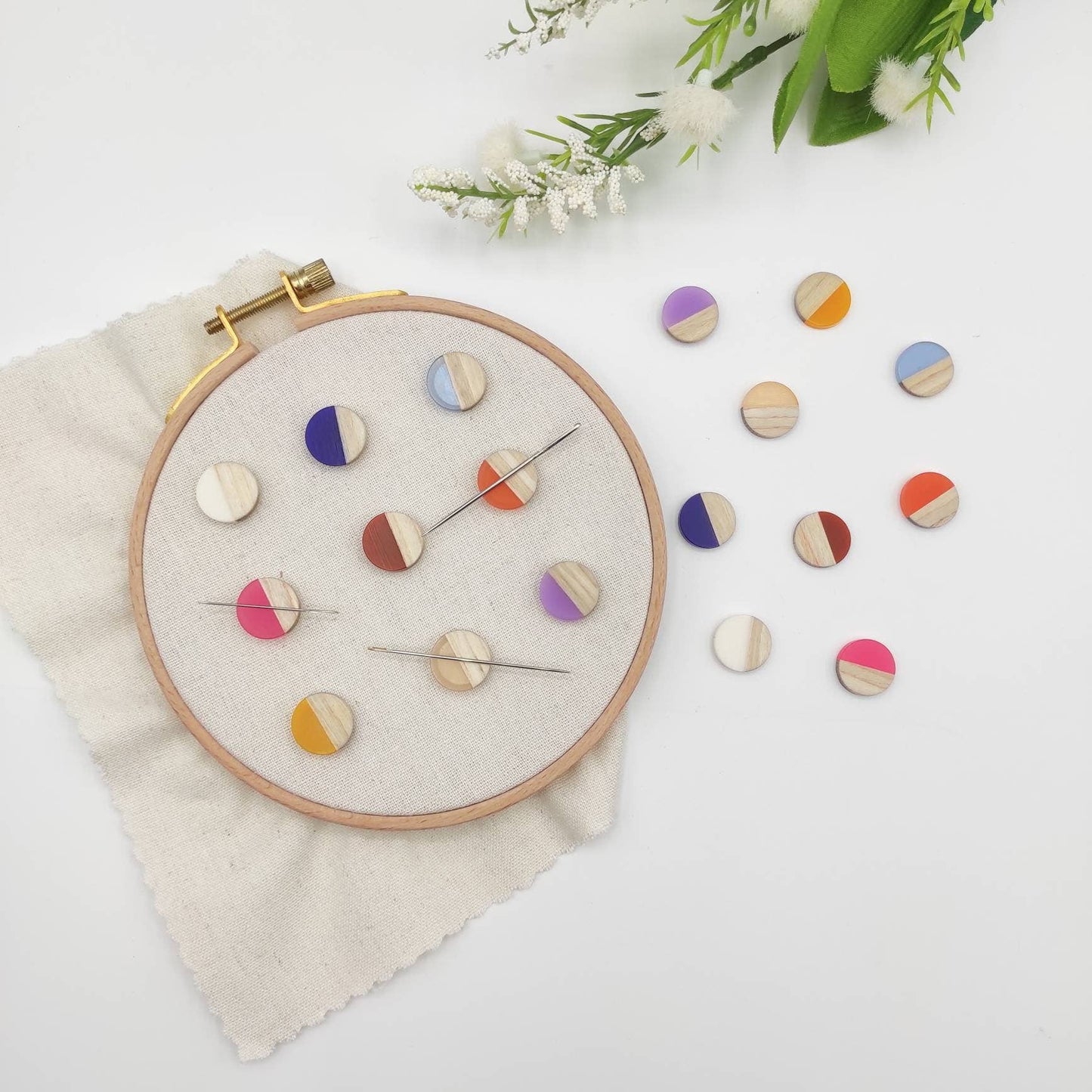 Small Round  needle minder